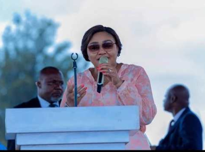 JIF 2023 : Denise Nyakeru Tshisekedi fête avec la femme de Luabala