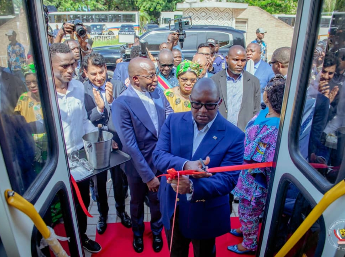 Kinshasa : Sama Lukonde réceptionne un lot de bus Mercedes-Benz Transco produits localement