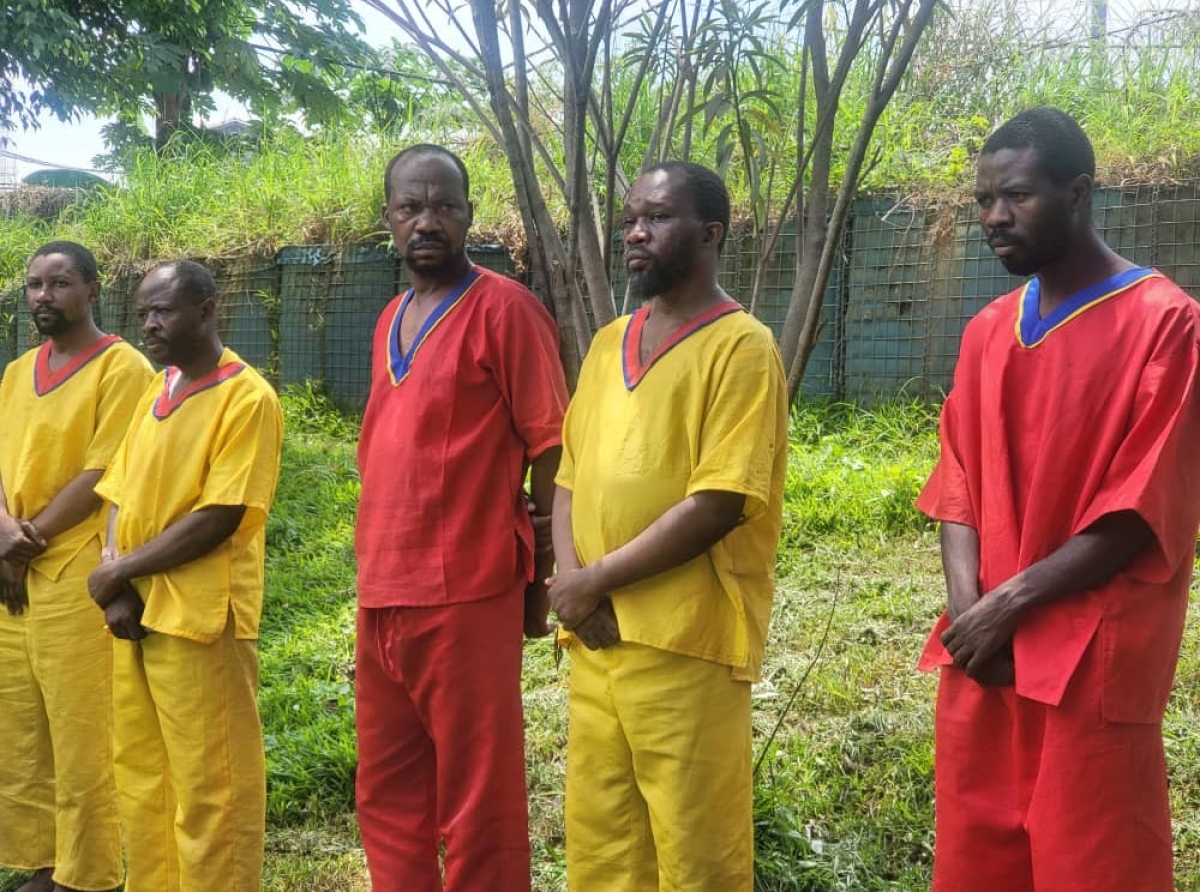 Accusés de complicité avec le M23, RDC : une bande de cinq traîtres capturés à l’Est et présentés au public à Kinshasa !