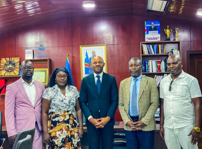 Lutte contre la cyber violence verbale en ligne, RDC : Patrick Muyaya promet son accompagnement au réseau Politiscope