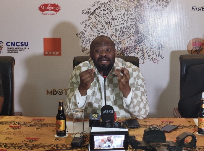 En concert ce 19 mai au stade de Martyrs, Moïse Mbiye invite les chômeurs sans leur offrir des billets gratuits !