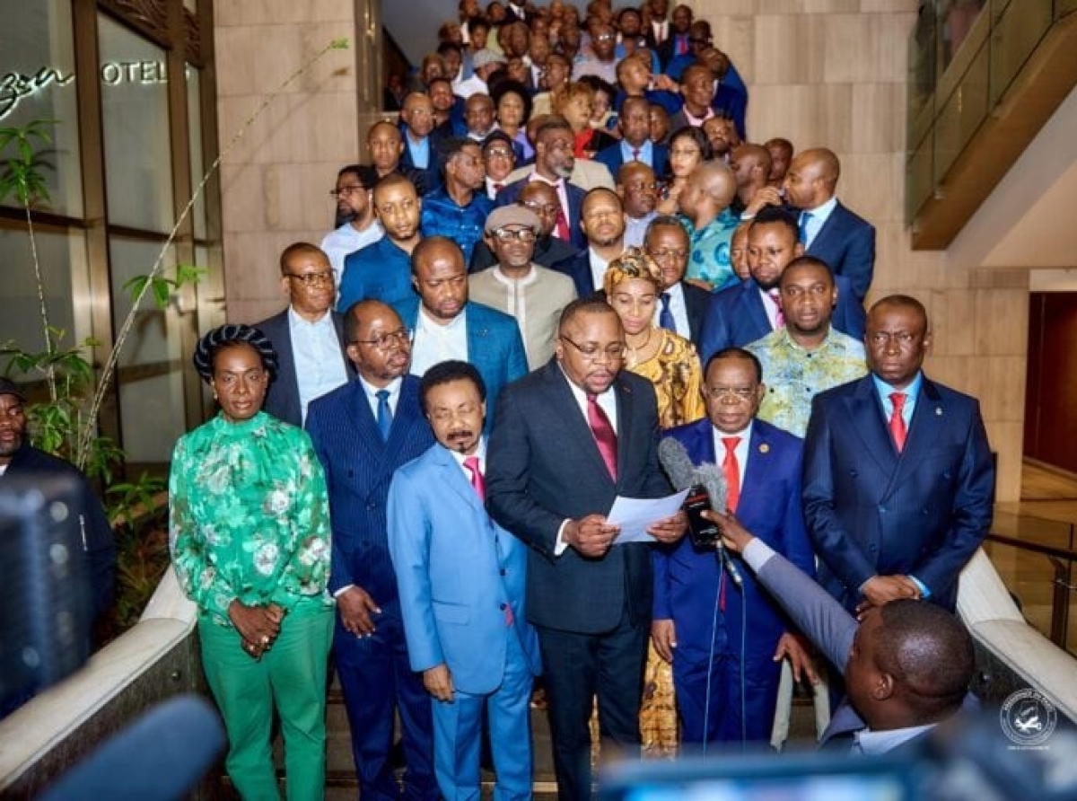 Judith Suminwa Tuluka : l’Union Sacrée consacre l’investiture du nouveau Gouvernement en RDC !