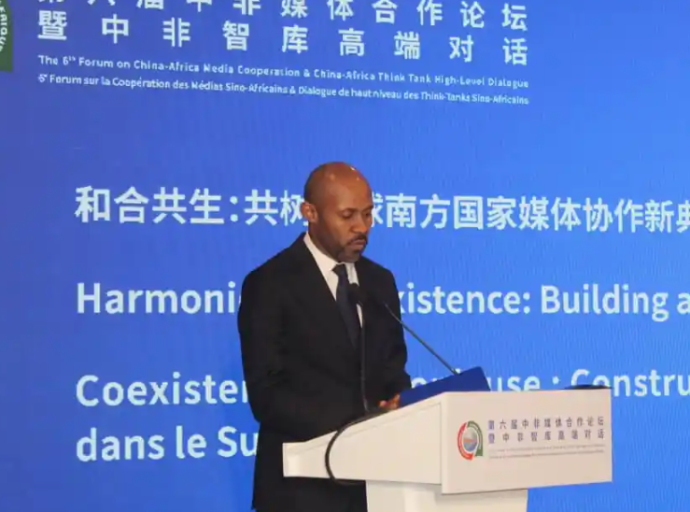Depuis Beijing en Chine, RDC : Patrick Muyaya appelle à la   construction de nouveaux modèles de collaboration médiatique en Afrique !