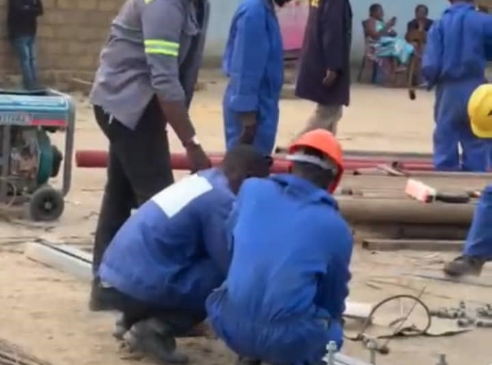SNEL S.A : la population de Mayidi salue la reprise des travaux d'électrification