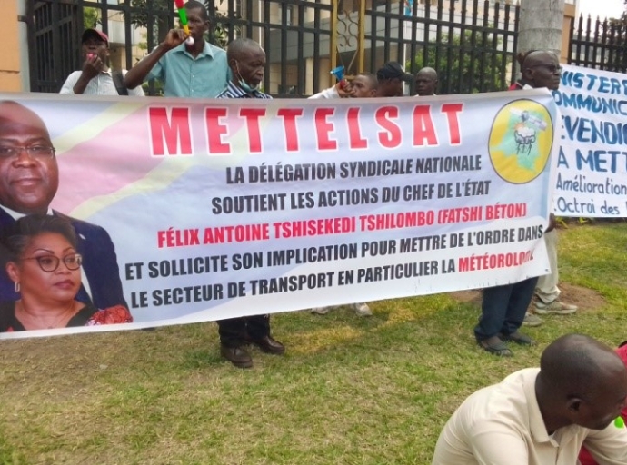 Lors d’un sit-in devant l’immeuble du Gouvernement, RDC : Jean-Pierre Bemba saisi des doléances des agents de la Mettelsat