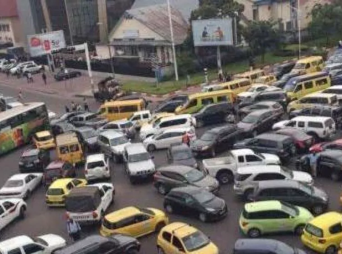 Pour répondre au problème de la mobilité à Kinshasa, Chardin Ngoie appelle à de grands projets d'investissement et des réformes radicales