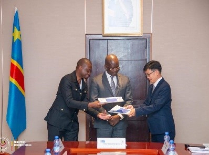 Kisenge Manganèse - Blue Sloy Mining : Signature du contrat de joint-venture sous l’œil vigilant de Jean-Lucien Bussa !