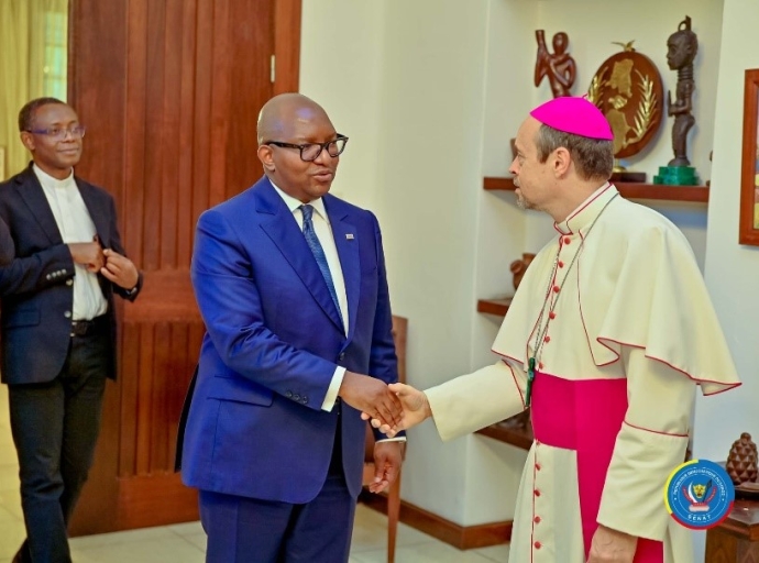 Signature au Livre de condoléances, RDC : Sama Lukonde rend un vibrant hommage au Pape François !