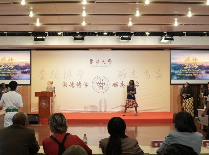 Projection de la vidéo promotionnelle du documentaire « Chine-Afrique 2035 : redéfinir le futur » à Shanghai