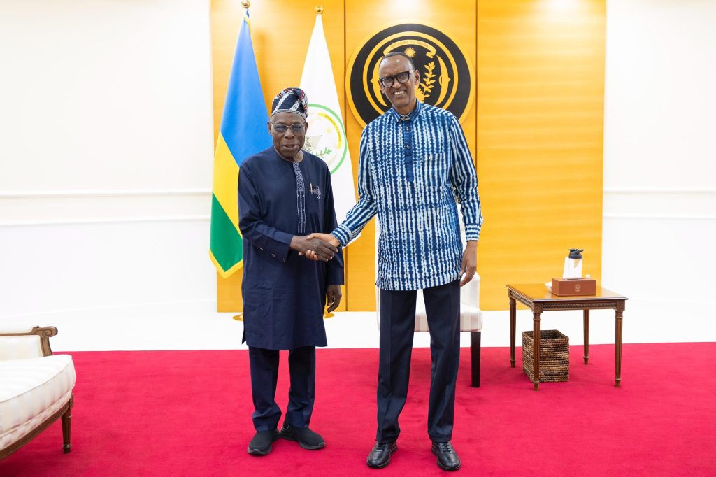 A deux jours du rendez-vous de Washington : Paul Kagame réapparaît aux côtés de Obasanjo au Rwanda