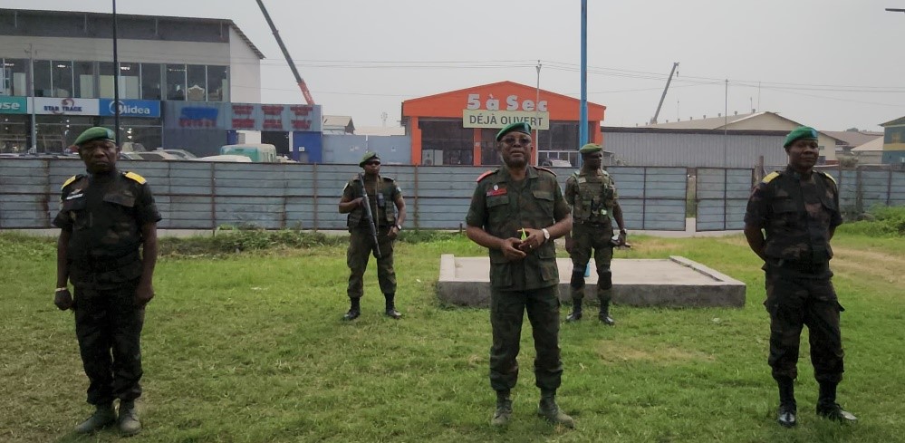 Lors d'une grande parade à Kinshasa , FARDC : le Général Sylvain Ekenge présente deux nouveaux adjoints de SCIFA