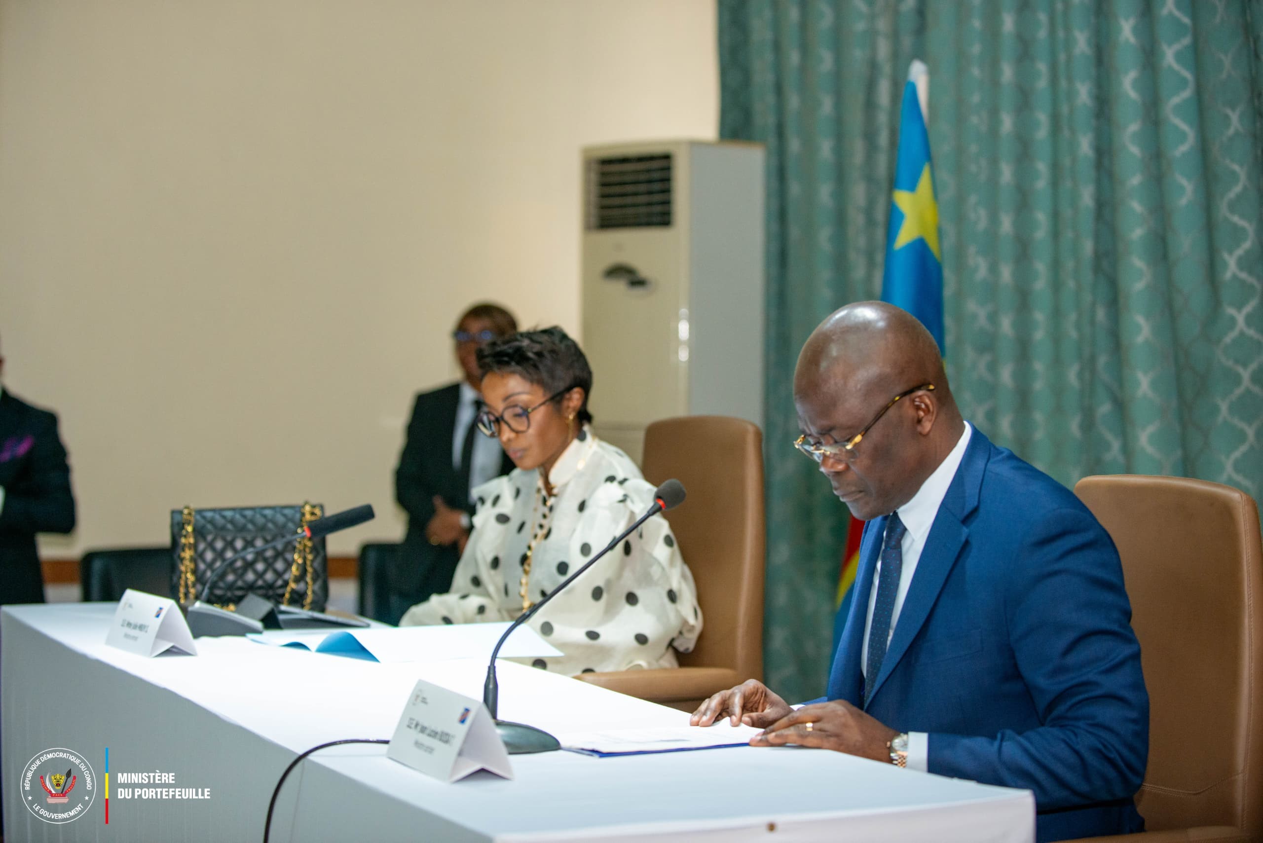 Portefeuille : Julie Mbuyi récupère un secteur debout et réformé sous le leadership de Jean-Lucien Bussa !