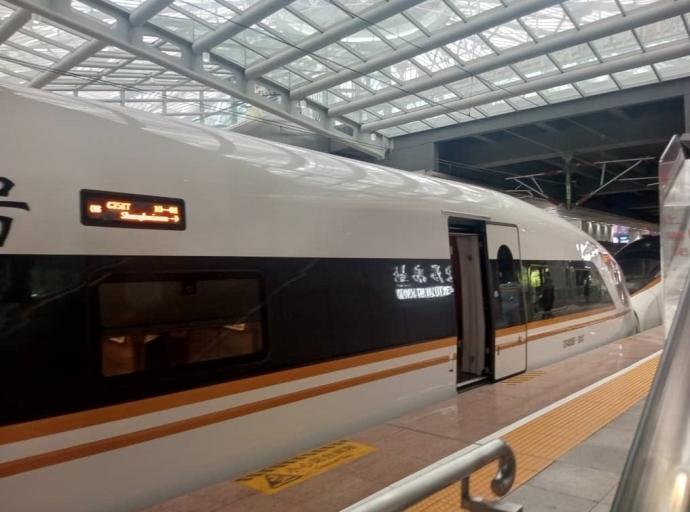 Journalistes conviés par le Ministère du Commerce à Hunan : Les congolais expérimentent la modernité du TGV chinois entre Shanghai et Ningbo