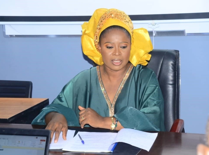 ‘‘Fiscalité du Secteur Informel’’ : Brigitte Nkembi défend son projet de thèse et décroche la Grande Distinction avec un sujet brûlant