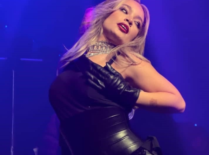 Sur scène vendredi dernier à Madeleine de Bruxelles : Solina joue et gagne son premier spectacle en Europe