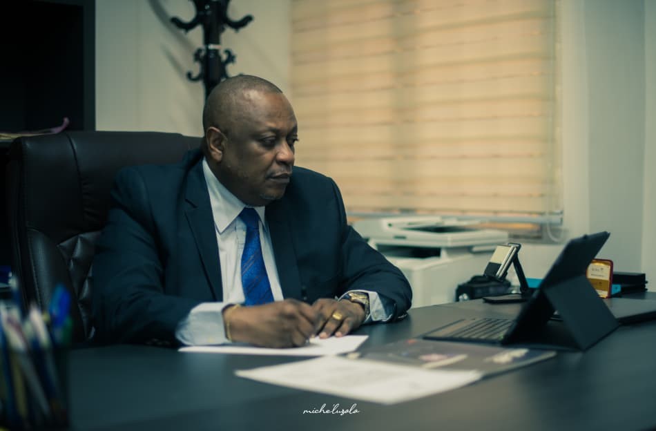 Elu du Sud-Ubangi : Jean-Jacques Mbungani signale les  détournements des matériaux de modernisation du port d’Akula